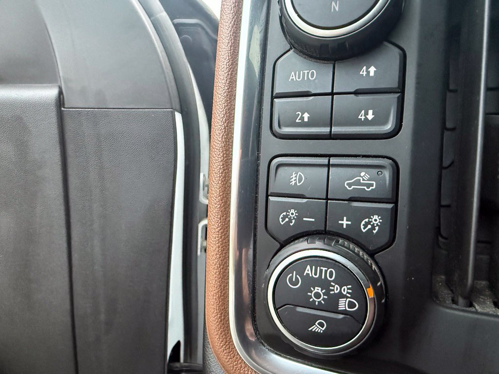 Used 2019 Chevrolet Silverado 1500 High Country w/ Technology Package AWD/4WD image 42