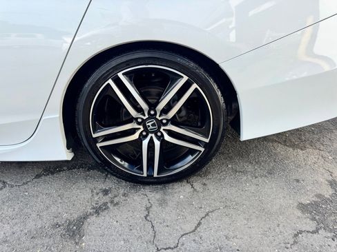 Used 2017 Honda Accord Sport image 9