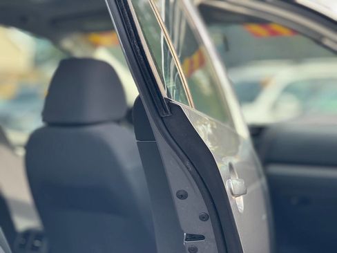 Used 2009 Volkswagen Rabbit S image 5