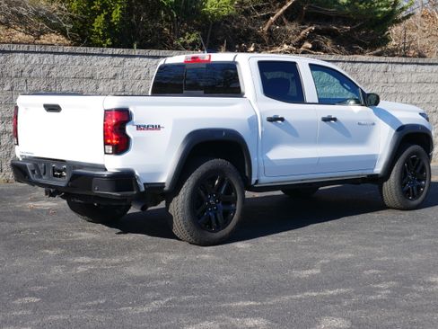 Certified 2024 Chevrolet Colorado Trail Boss w/ Technology Package AWD/4WD image 8