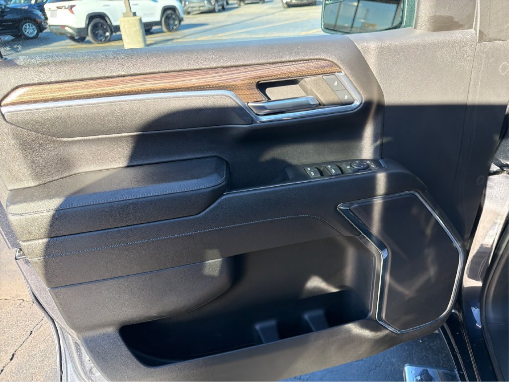 Used 2024 Chevrolet Silverado 1500 LT AWD/4WD image 17