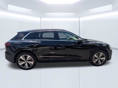 Used 2024 Audi Q8 e-tron Premium Plus w/ Premium Plus Package AWD/4WD image 2