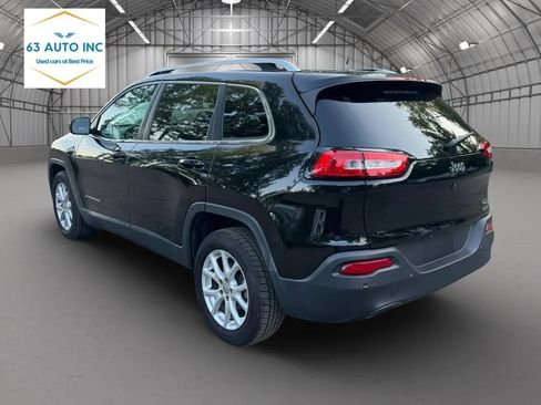 Used 2017 Jeep Cherokee Latitude w/ Safety/Convenience Group FWD image 3