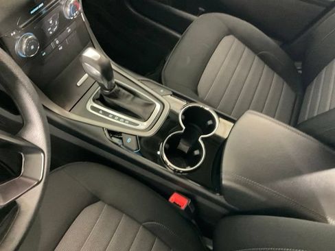 Used 2018 Ford Edge SE FWD image 20