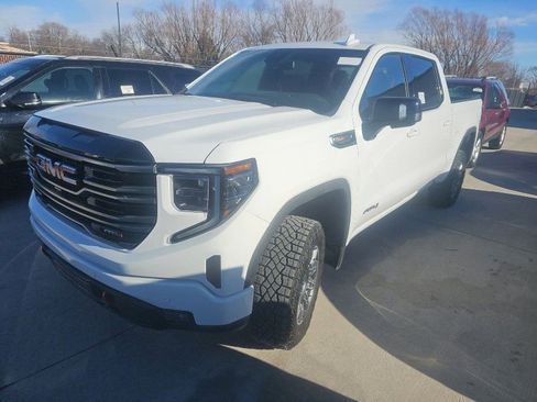 Used 2025 GMC Sierra 1500 AT4 image 4
