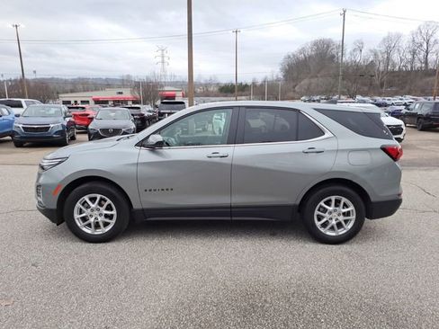 Used 2023 Chevrolet Equinox LT image 2