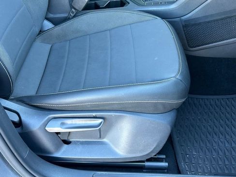 Used 2022 Volkswagen Taos SE image 39