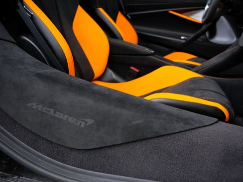Used 2024 McLaren 750S Spider RWD image 31