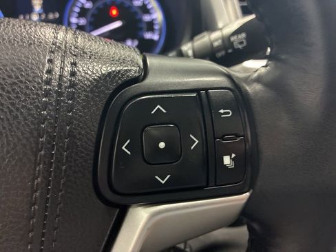 Used 2015 Toyota Highlander Limited image 23