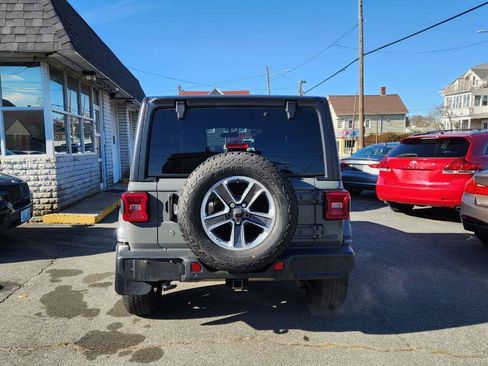 Used 2018 Jeep Wrangler Unlimited Sahara w/ Dual Top Group AWD/4WD image 7