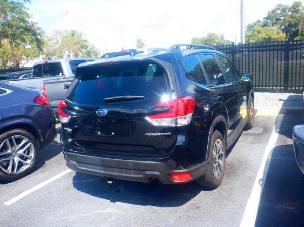 Used 2023 Subaru Forester Premium AWD/4WD image 2