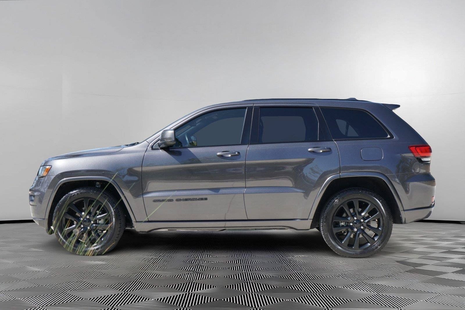 Used 2018 Jeep Grand Cherokee Altitude RWD image 7