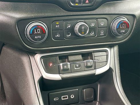 Used 2022 GMC Terrain SLE w/ Driver Convenience Package image 17