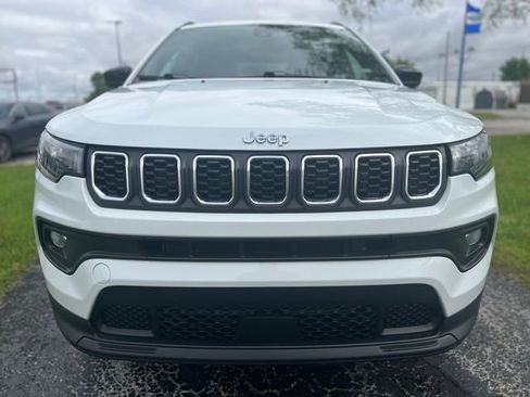 Used 2024 Jeep Compass Latitude AWD/4WD image 3