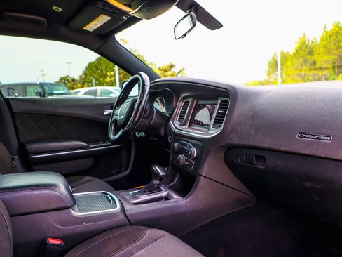 Used 2022 Dodge Charger SXT RWD image 11