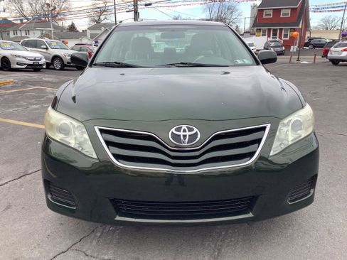 Used 2011 Toyota Camry LE image 2