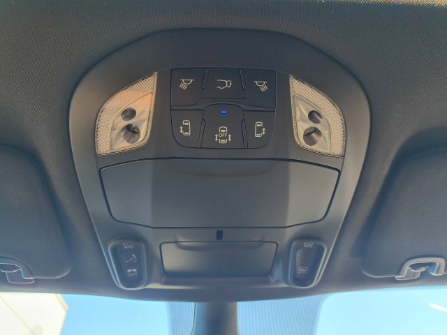 Used 2025 Chrysler Pacifica Limited w/ Uconnect Theater Family Group FWD image 29
