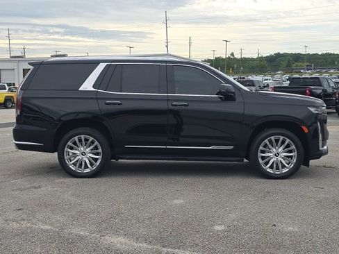 Used 2024 Cadillac Escalade Premium Luxury AWD/4WD image 6
