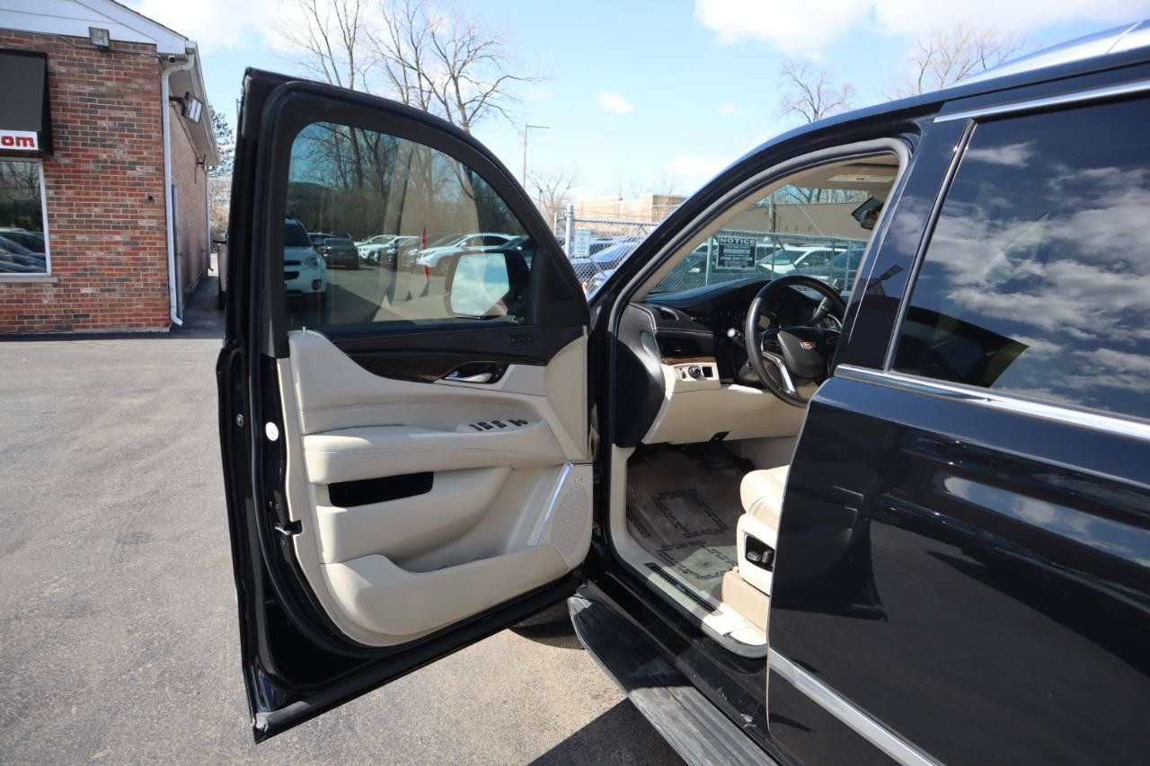 Used 2020 Cadillac Escalade Luxury RWD image 20