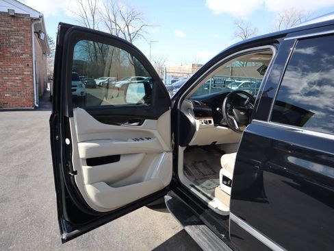 Used 2020 Cadillac Escalade Luxury RWD image 20