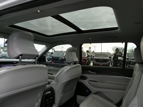 Used 2021 Jeep Grand Cherokee L Overland w/ Luxury Tech Group IV image 21