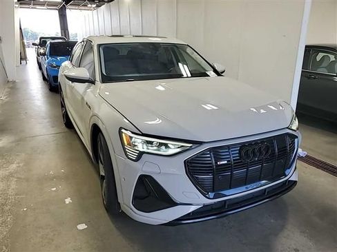 Used 2021 Audi e-tron Prestige w/ Prestige Package AWD/4WD image 19