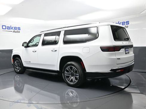 Used 2024 Jeep Wagoneer L Series II w/ Flexible Seating Group image 5