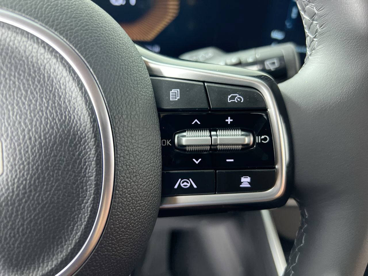 New 2026 Kia Carnival EX FWD image 18