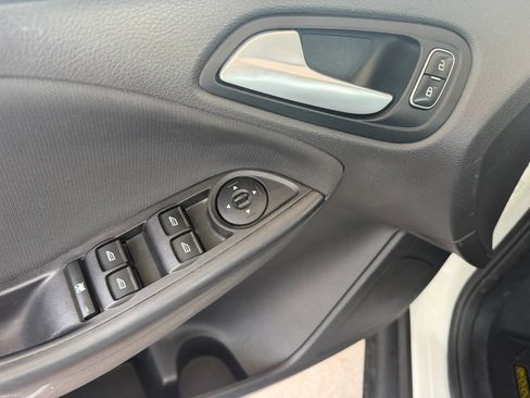 Used 2018 Ford Focus SE FWD image 10