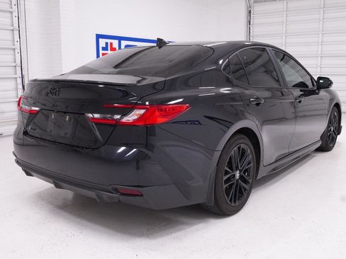 Used 2025 Toyota Camry SE FWD image 5