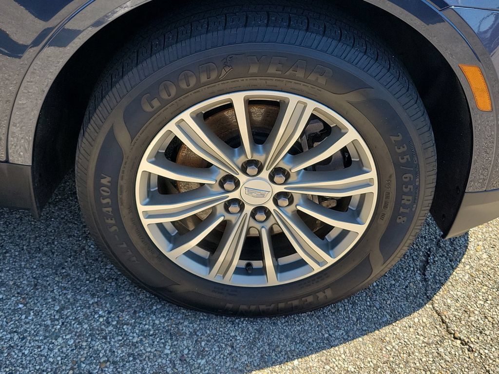 Used 2018 Cadillac XT5 Luxury w/ Driver Awareness Package FWD image 6