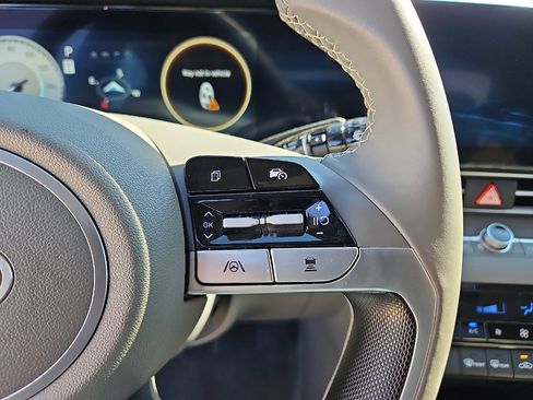 Used 2025 Hyundai Elantra SEL image 18