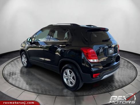 Used 2018 Chevrolet Trax LT w/ Sun & Sound Package AWD/4WD image 3