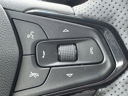 Used 2025 Chevrolet Trax RS FWD image 13