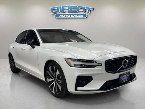 Used 2022 Volvo S60 B5 Momentum w/ Premium Package image 1