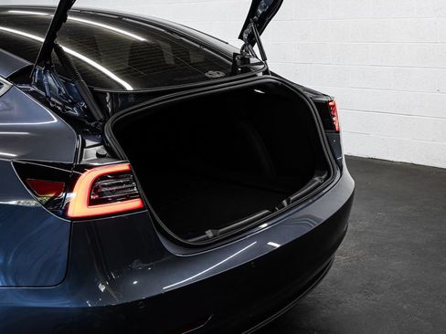 Used 2022 Tesla Model 3 Long Range AWD/4WD image 16