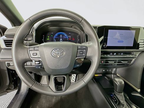 Used 2025 Toyota Camry SE FWD image 11