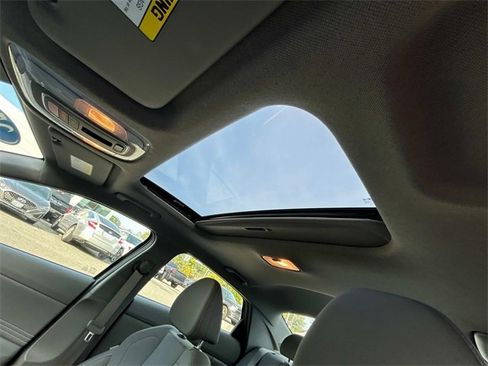 Certified 2025 Hyundai Elantra SEL image 19