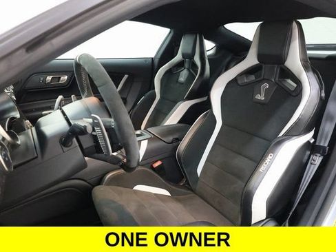 Used 2022 Ford Mustang Shelby GT500 w/ Carbon Fiber Track Pack RWD image 13