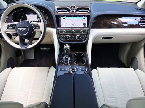 Used 2023 Bentley Bentayga Extended Wheelbase AWD/4WD image 4