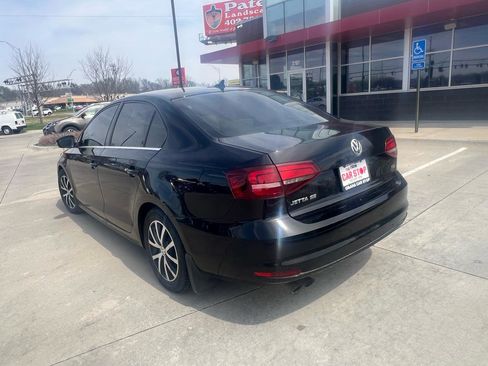 Used 2017 Volkswagen Jetta SE image 8