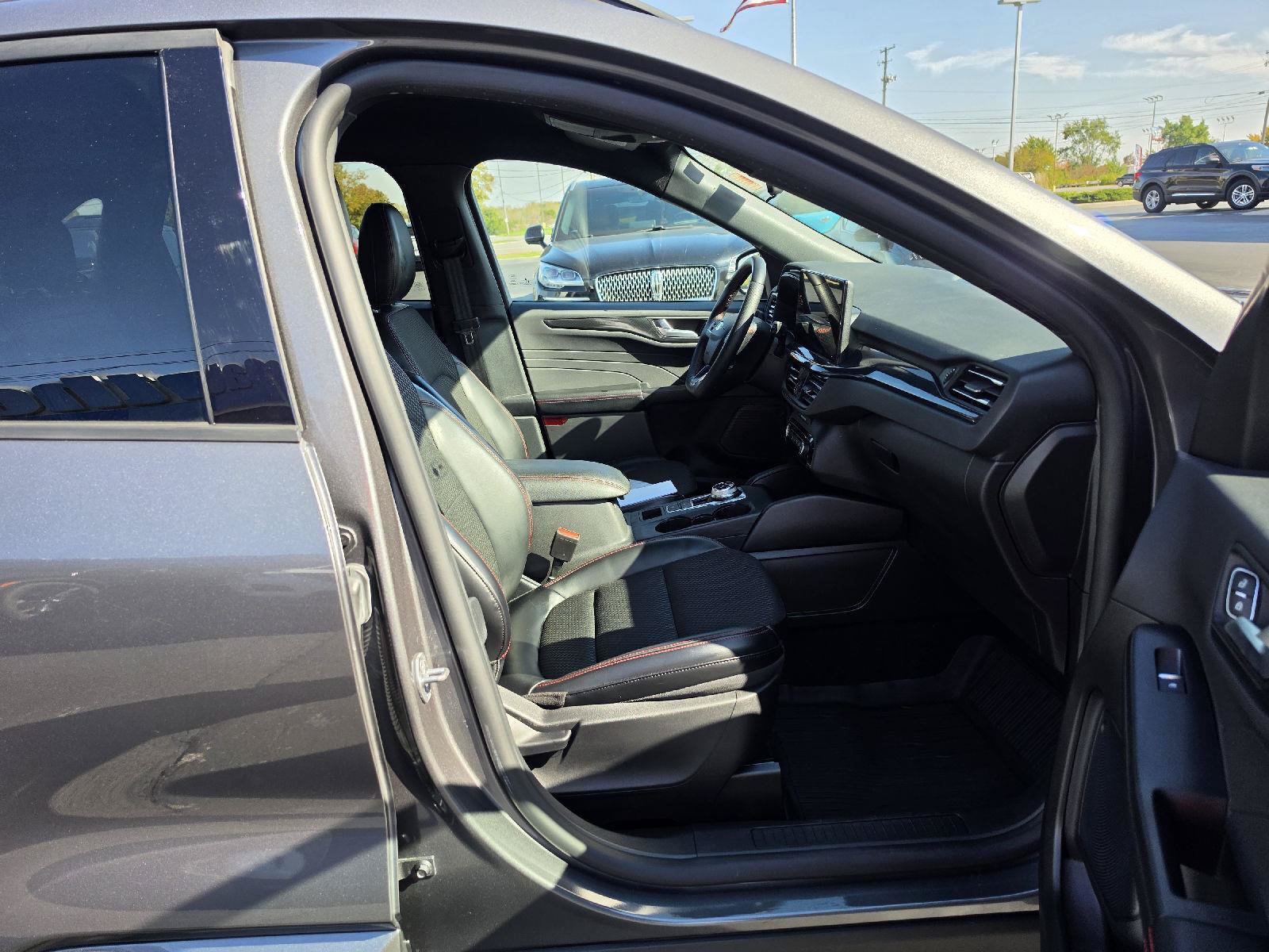 Used 2024 Ford Escape ST-Line w/ Tech Pack #1 AWD/4WD image 7