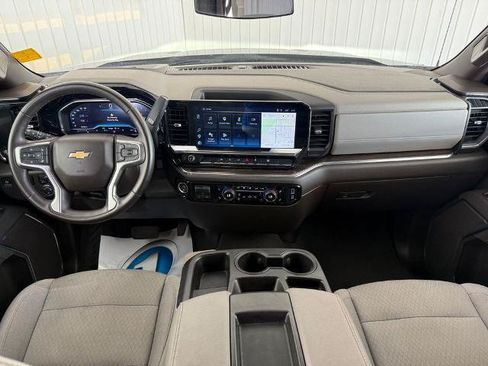 Used 2025 Chevrolet Silverado 1500 LT RWD image 3