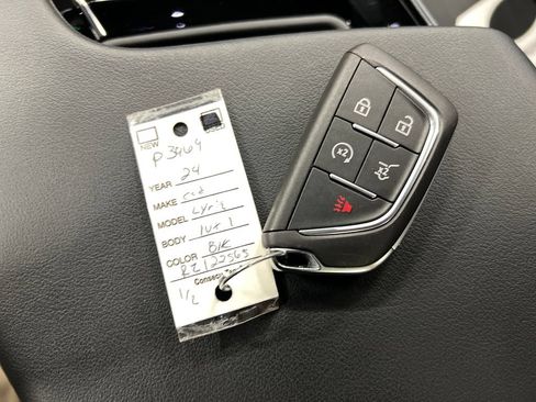 Certified 2024 Cadillac Lyriq Luxury AWD/4WD image 28