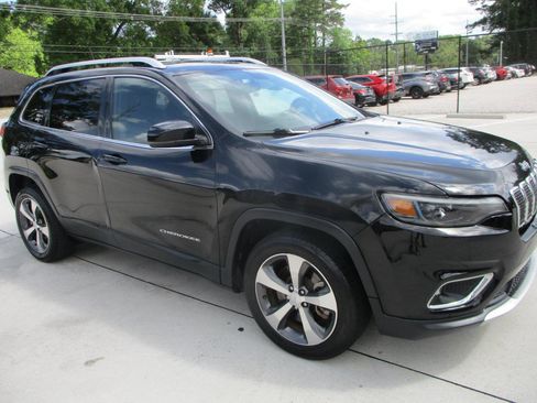 Used 2019 Jeep Cherokee Limited image 9