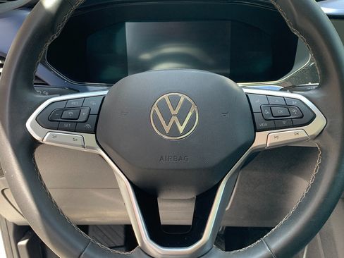 Used 2023 Volkswagen Taos SE w/ Panoramic Sunroof Package AWD/4WD image 10