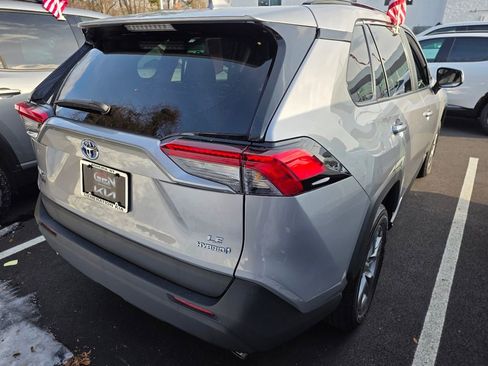 Used 2022 Toyota RAV4 LE image 6