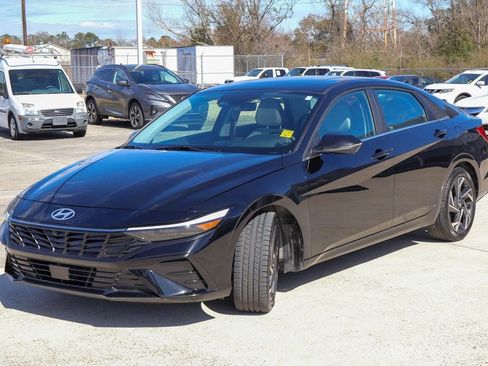 Used 2024 Hyundai Elantra Limited image 23