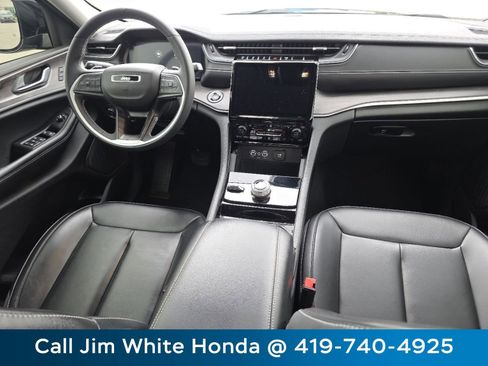 Used 2023 Jeep Grand Cherokee Limited w/ Black Appearance Package image 22