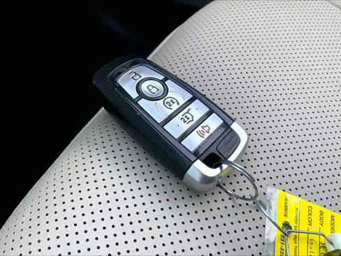 Used 2020 Ford Escape SEL image 15